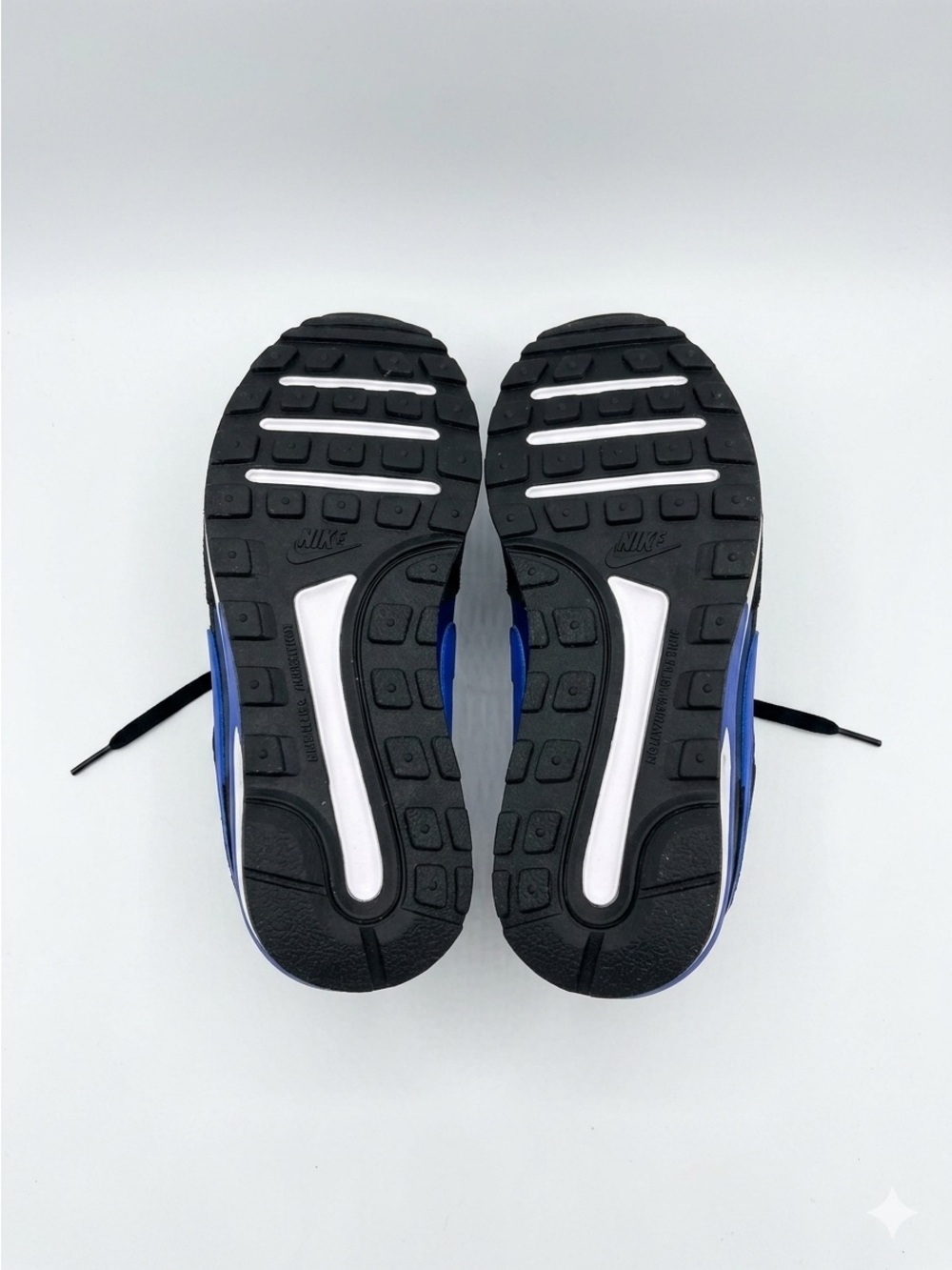 Nike MD Valiant Low Blue Void New In Box Size 4.5Y in Boys or 6 Women's - Picture 3 of 5